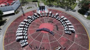 Entrega Mara Lezama 20 camiones para mejorar el servicio de recolección de basura en Chetumal, la capital del estado