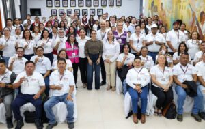 Entregan gafetes de identificación a personal del DIF BJ