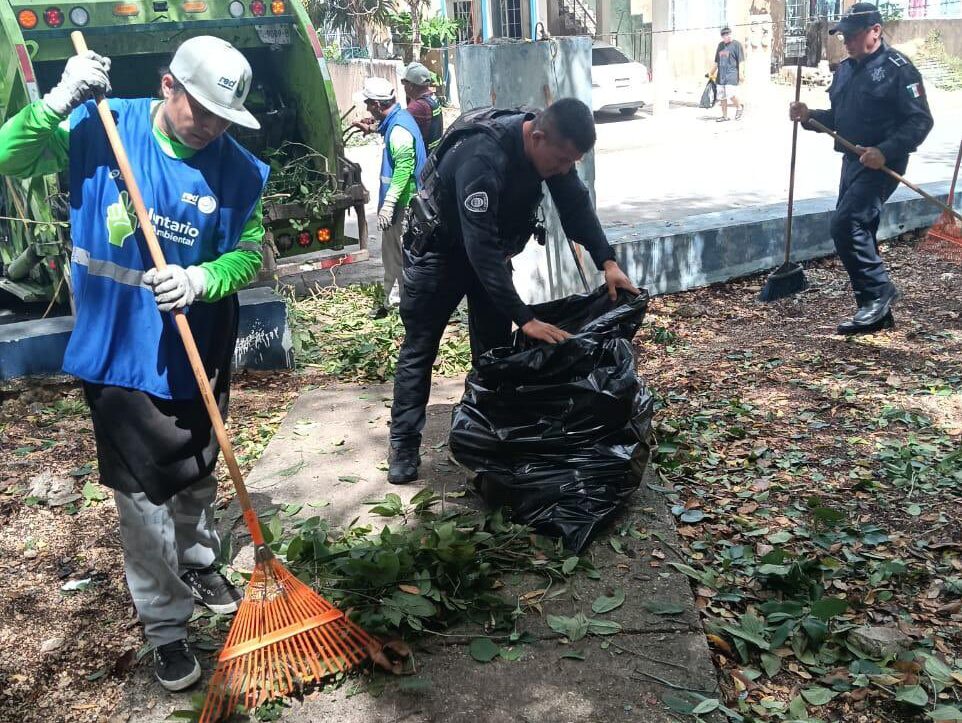Rehabilitan parque con el programa “Haciendo Barrio con Red Ambiental” en Playa del Carmen.