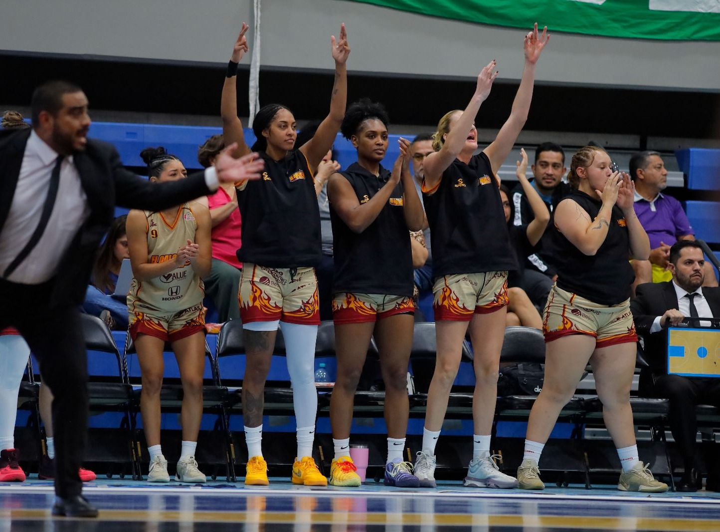 ¡Sufre El Calor de Cancún Femenil su primer tropiezo de la Temporada 2026, al caer ante Abejas de León!