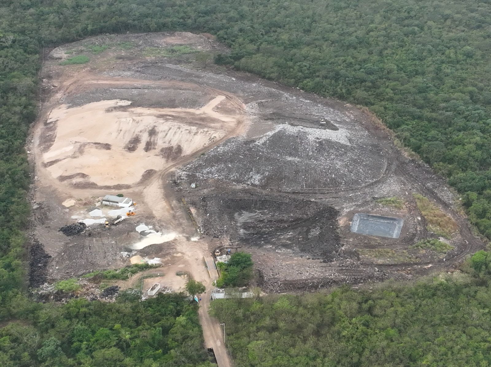 Juez Federal ordena reforzar clausura del basurero de Kanasín.